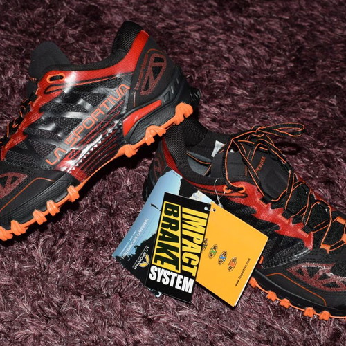 La Sportiva Bushido Men sports shoes new, size 44.5, black and orange