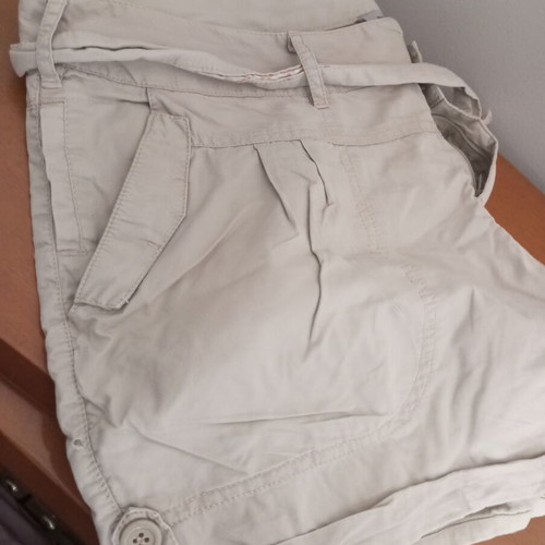 Women's shorts, beige, size XXL with belt and pockets