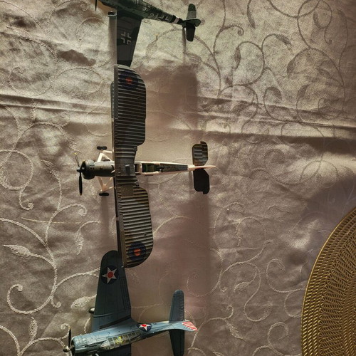 Metal airplanes like new, pack of 3 pieces