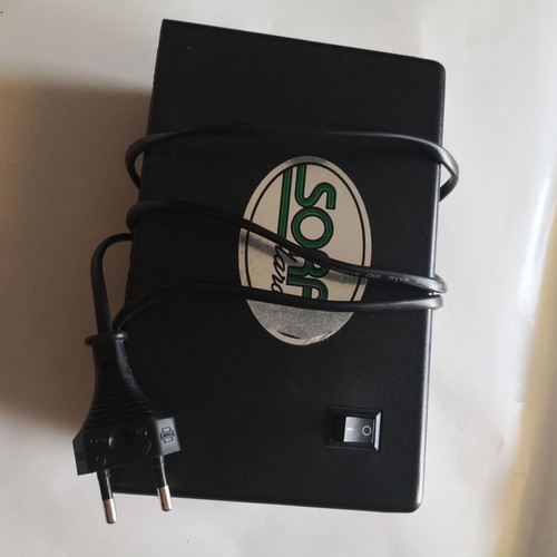 UV light device for counterfeit banknotes detection