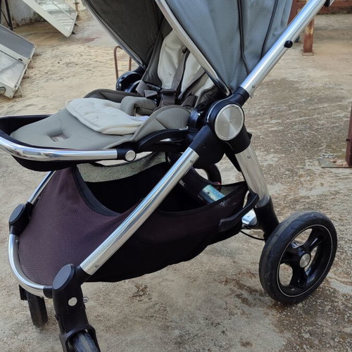 Mamas and Papas Ocarro stroller like new, suitable from newborn to 22 kg