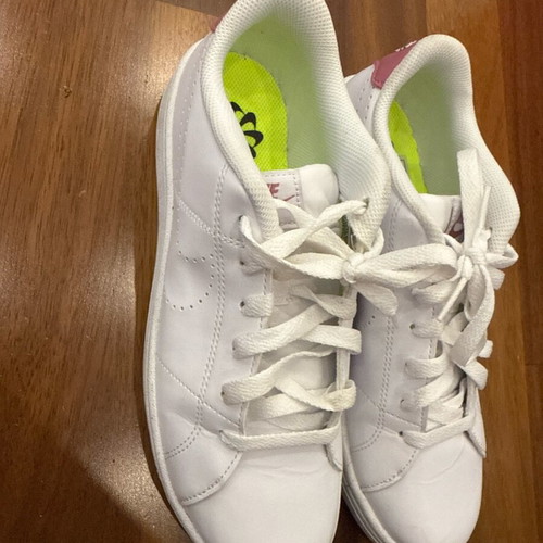 Nike Court Royal 2 Nature sneakers σε αρκετά καλή κατάσταση, μέγεθος 39, άσπρα με ροζ λεπτομέρειες