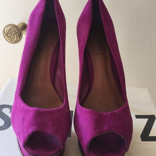 Schutz suede pumps magenta size 40 used
