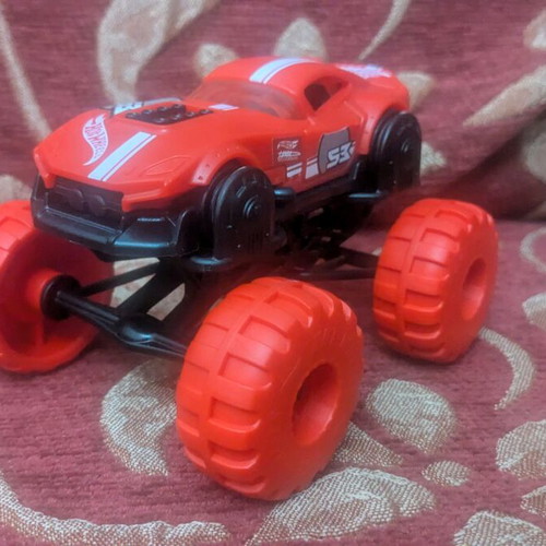 Muscle and Blown Vehicle from Kinder Surprise 2025 new