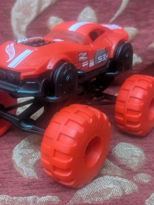 Muscle and Blown Vehicle from Kinder Surprise 2025 new