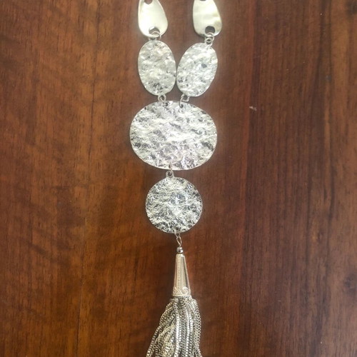 Long necklace in gold color like new