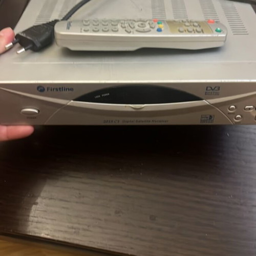 Firstline 2018 CI digital satellite receiver used with remote control