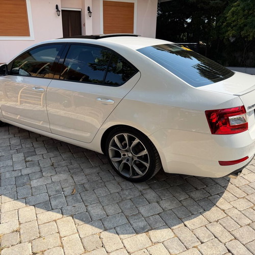 Skoda Octavia diesel DSG with panoramic roof, like new