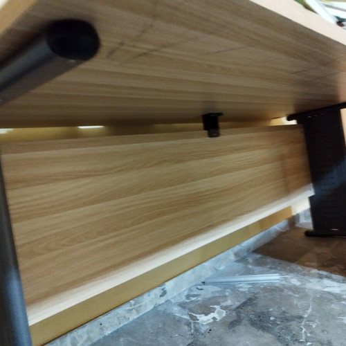 Desk 180x80x75 like new, wood and metal