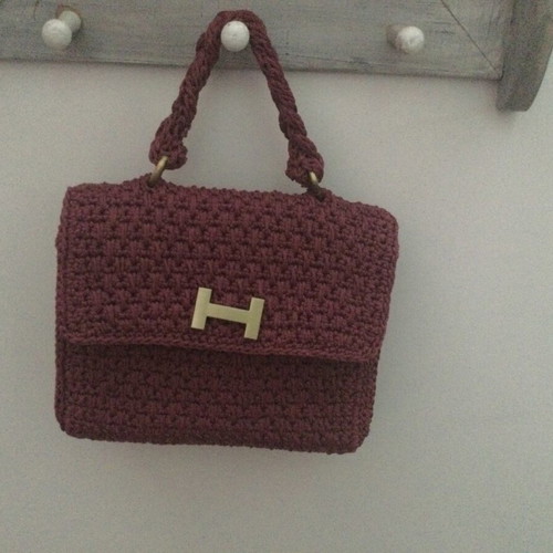 Knitted hand bag new A To Z Greek with hard lining and metal accessory