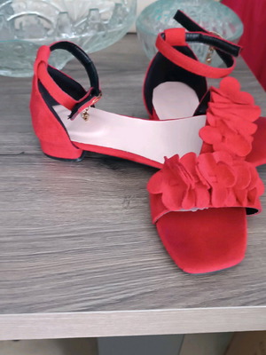 Sandals with small heel tied at the ankle like new, size 38