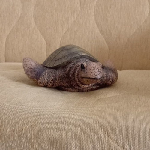 Turtle decorative item used, broken leg
