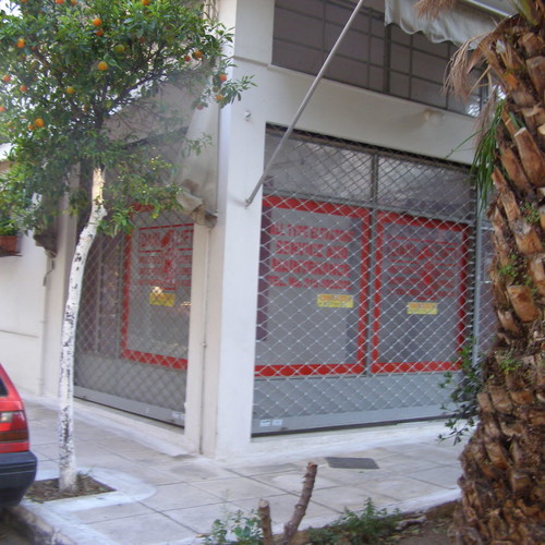 Commercial space 22 sqm renovated, ground floor, Keratsini Tambouria, with wc