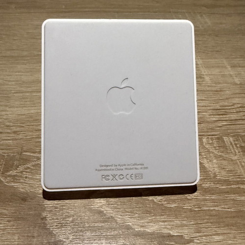 Apple iPad Docking Station 30-Pin charging and audio base