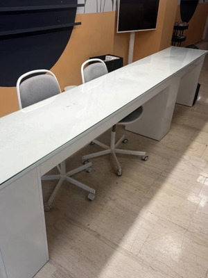Πάγκος μανικιούρ μεταχειρισμένος, διπλός σε άριστη κατάσταση