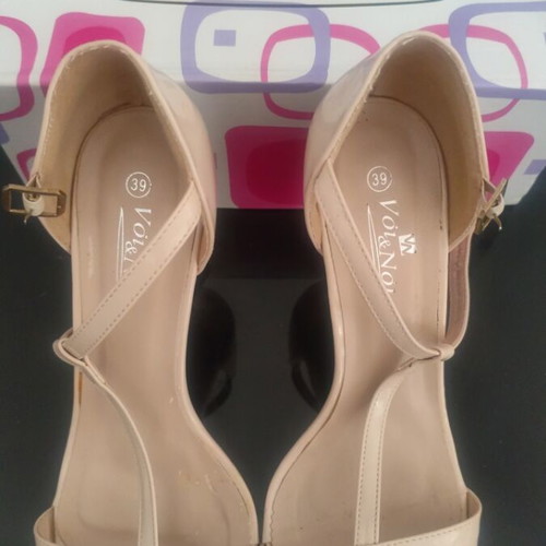 Voi & Noi sandals like new, size 39, beige