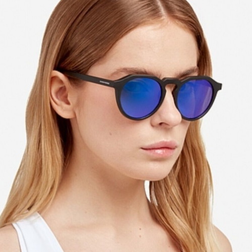 Hawkers unisex sunglasses with blue polarize lens and black acetate frame mod.Harwick Raw new