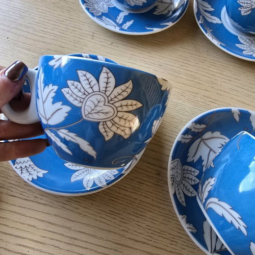 Large cups like new, set of 4 with saucers