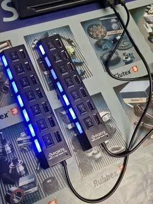 USB Hub 7-Port USB 2.0 like new with on/off switches