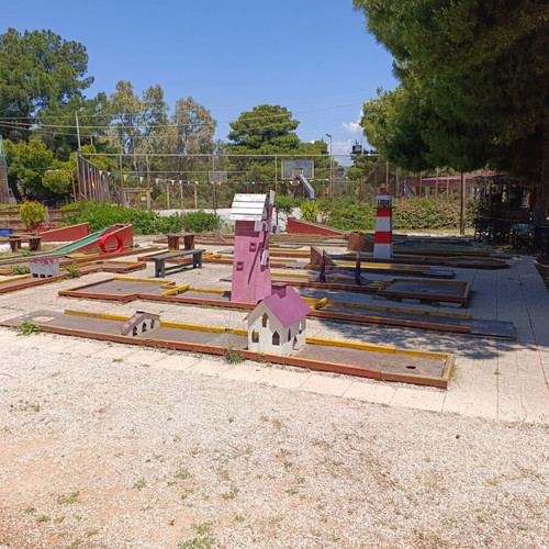 Mini Golf Outdoor Course with 18 Tracks and Equipment