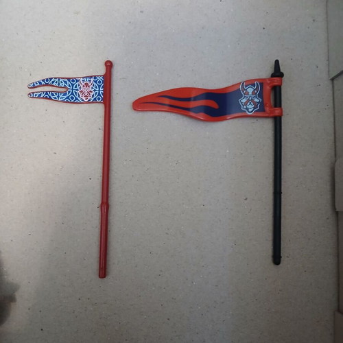 Dwarf Flags Banners like new