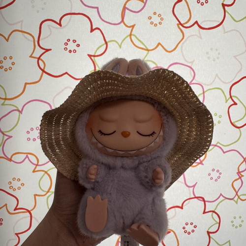 POP MART Labubu Have a Seat Zizi doll like new with character card and hat