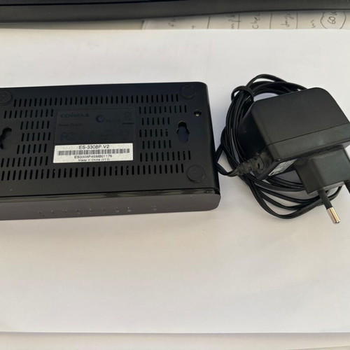 Edimax ES-3308P Network Switch used, Unmanaged L2, 10/100 Mbps PoE