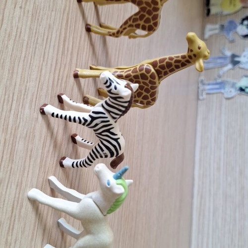 Playmobil animal figures set like new, 32 pieces