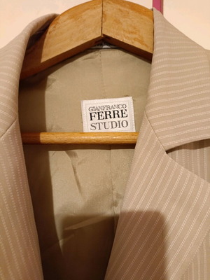 Vintage Gianfranco Ferré Studio blazer in excellent condition L/XL 42