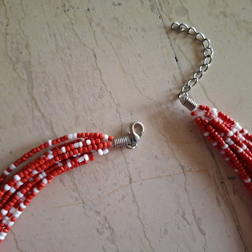 Necklace like new with 10 strands of small coral and white beads