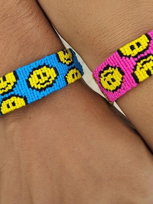 Macrame Smilie Bracelet made to order in color combinations