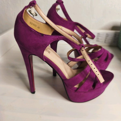 Diamantique Magenta Pink Suede Platform Heels Size 40 Like New
