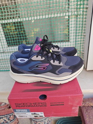 Skechers Go Run Consistent 2.0 Athletic Shoes new, size 38