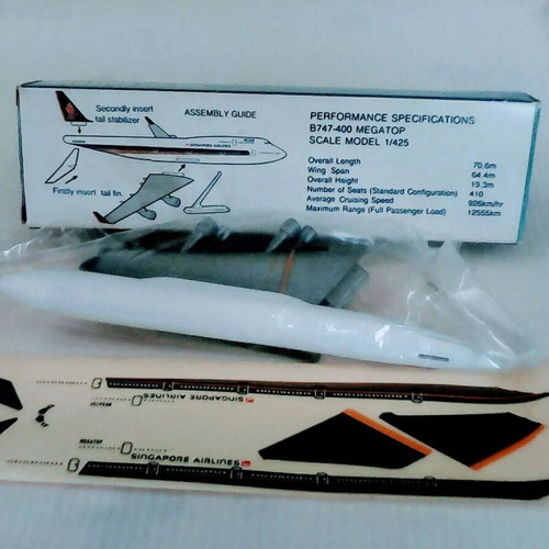 Singapore Airlines B747-300 Kit 1/425 Brand New Company Issue Model
