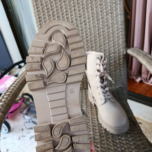 Boots like new, size 42, beige