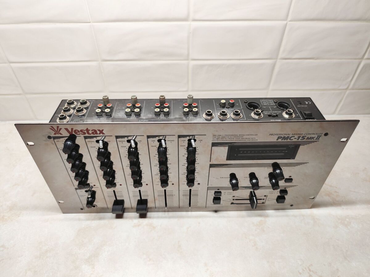 Vestax PMC-15 MKII DJ mixer, vintage 90s - € 160,00 - Vendora.cy