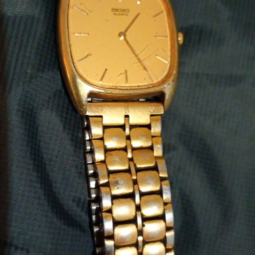 Vintage men's Seiko watch used with replaced bracelet