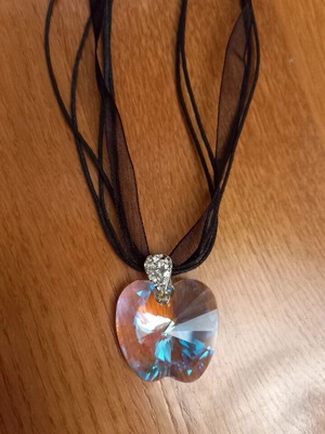 Polyhedral Cut Necklace new with iridescent apple pendant and rhinestones
