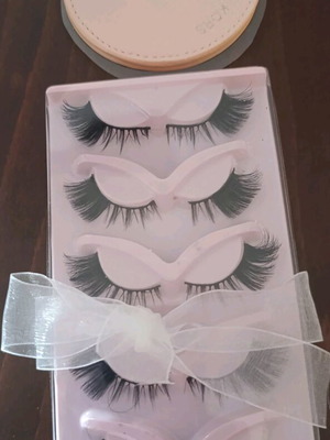 Michael Kors eyelashes 5 pairs with mirror new