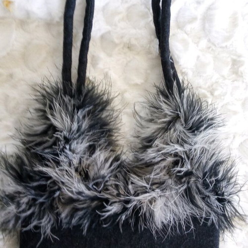 Shoulder bag new felt with grey faux fur detail