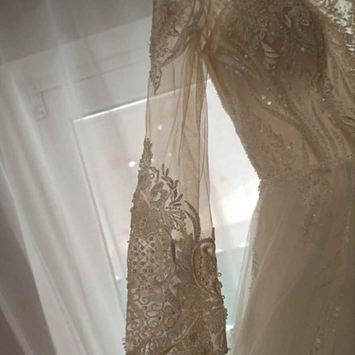 Wedding dress with train, size 42, white, worn once
