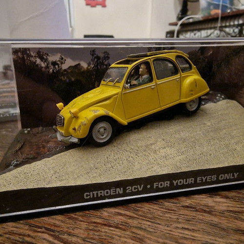 James Bond Citroën 2CV collectible model car used with magazine