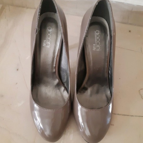 Patent leather pumps with red sole, size 37