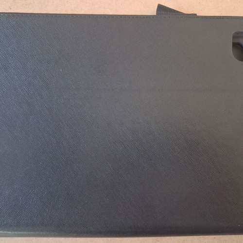 Universal Sentio tablet case 10-11 inches like new, black