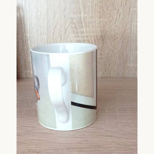 Collectible porcelain mug with Japanese cat painting like new