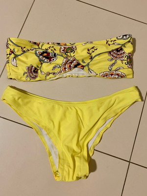 Strapless swimsuit yellow with flowers like new, size M