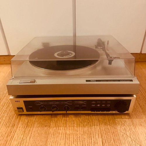 NEC sound system amplifier and turntable like new