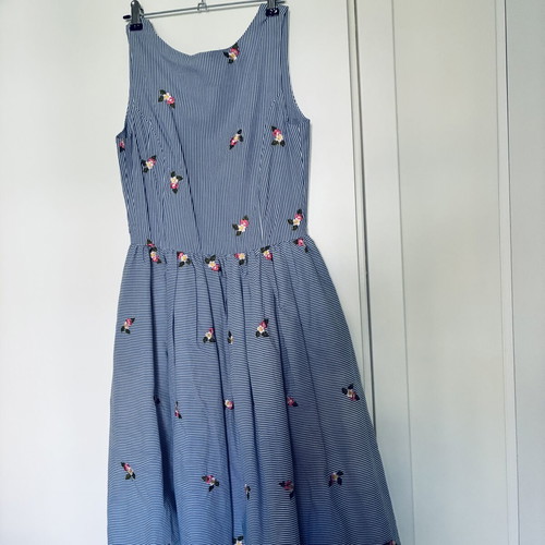 Moutaki romantic dress 100% cotton like new with embroidery and belt
