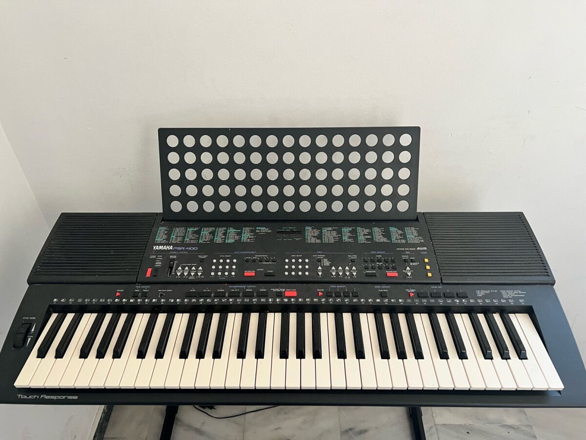 Yamaha PSR-400 keyboard used with power… - € 220,00 - Vendora.cy