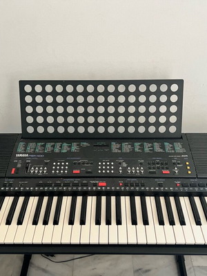 Yamaha PSR-400 keyboard used with power supply and stand